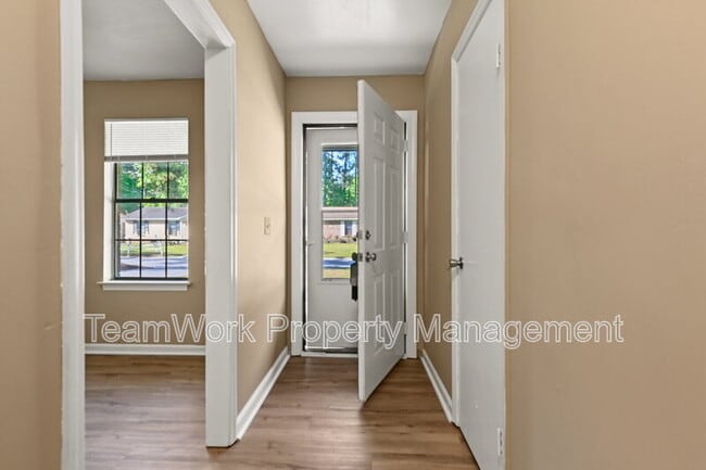 Photo - 260 Dorchester Manor Blvd