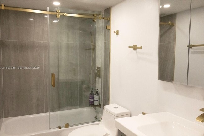 5005 Collins Ave Unit 1523