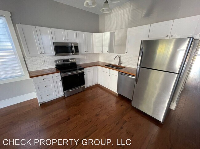 Photo - 2 br, 1 bath House - 468 East Brandeis Avenue