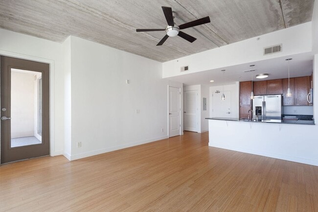 Photo - Bright, Contemporary 1/1 Condo in Grant P...