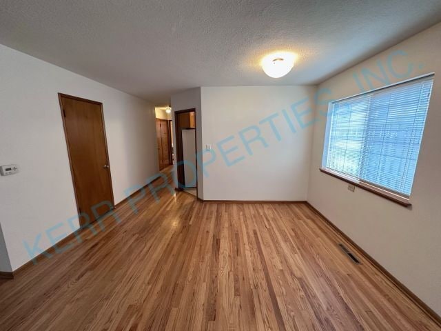 Charming 2-Bed Oasis with 1,111 Sq Ft of Comfort in Vibrant SE Portland!