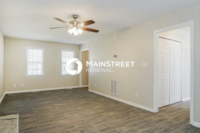 Photo - 3 Bedroom Pet-Friendly Home in Clayton, NC with Main Street Renewal