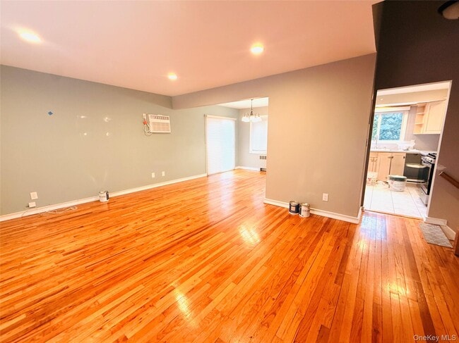 Photo - 137 Willard Ave