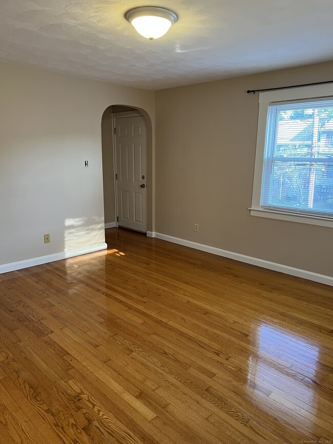 Photo - 144 Newington Ave