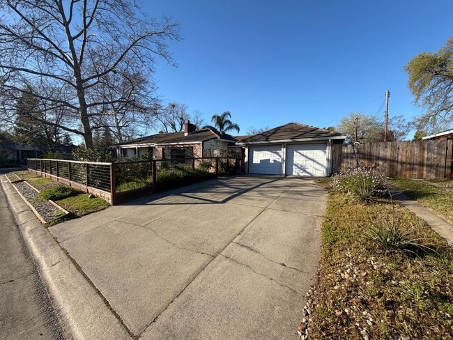 Photo - 3 Bed / 1.5 Bath | Thornwood Terrace Home Available Now