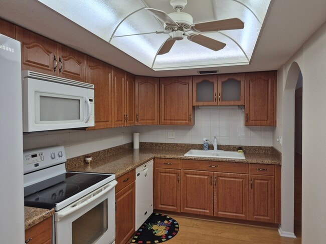 Photo - 5745 Summerside Ln Unit 16B