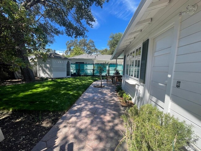 Photo - 501 Palmer Ln