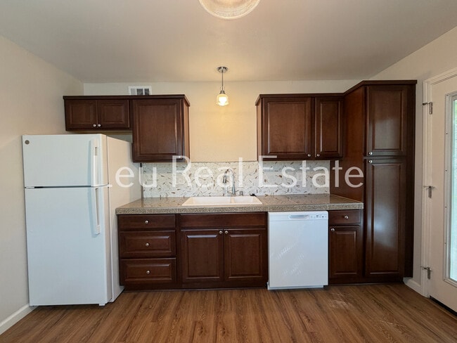 Photo - 1028 Bridgeview Dr