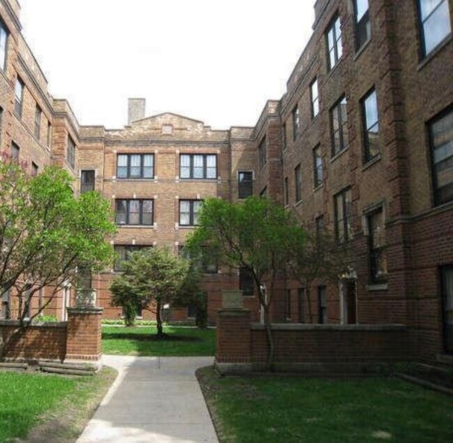 Building Photo - 3513 N Racine Ave Unit 1W