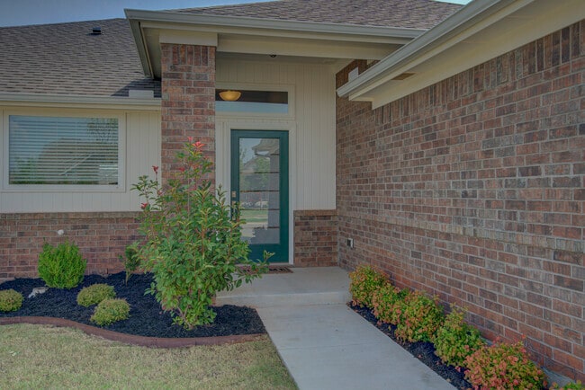Photo - 3145 Midland Valley St