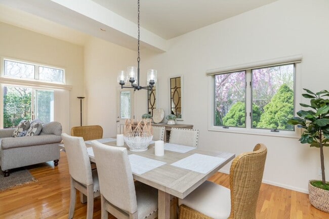 Photo - 38 Red Creek Cir