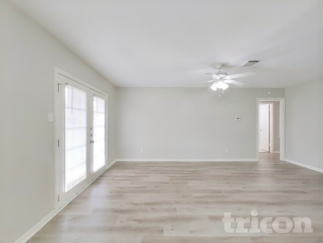 Photo - 6422 French Chateau Dr