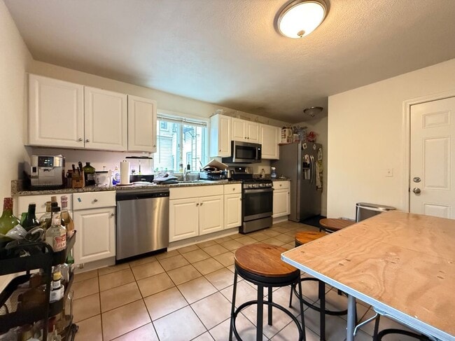 Photo - 235 Charles St