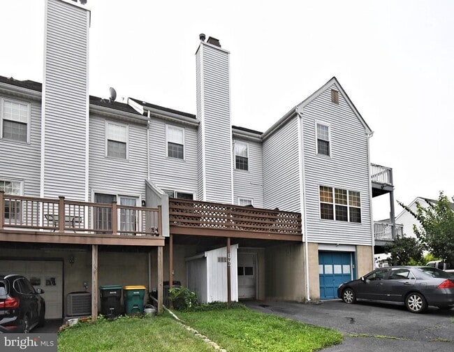 Building Photo - 190 Barry Ave