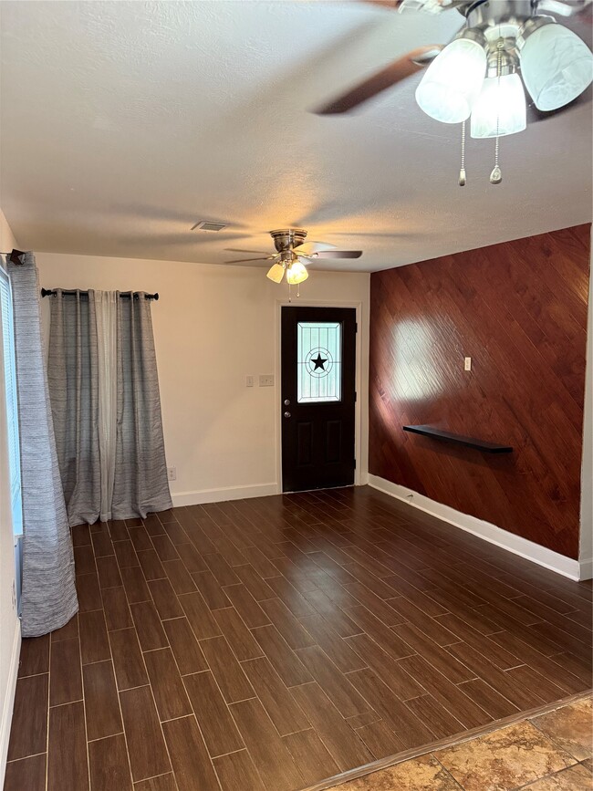 Photo - 919 Lovett St