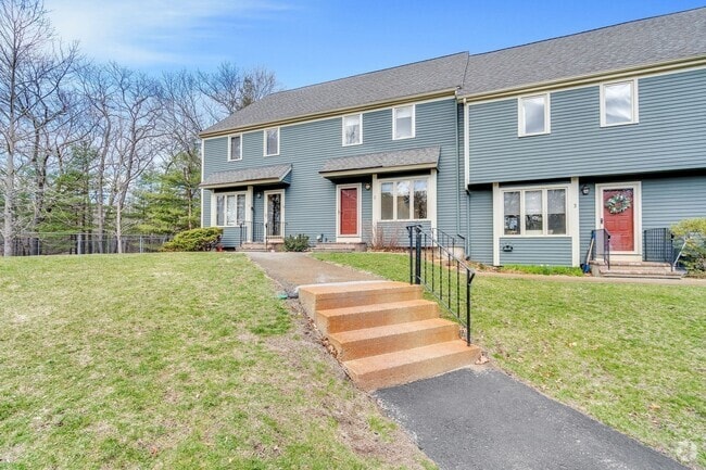 Building Photo - 7 Deer Path Rental