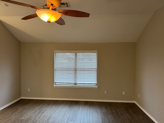 Photo - Charming 3 bedroom home with storm shelter in Norman! No carpet and a large pantry!