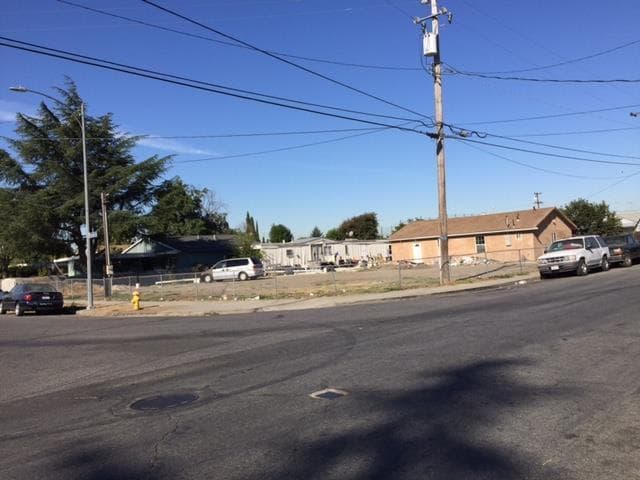 Photo - 425 McCreery Ave