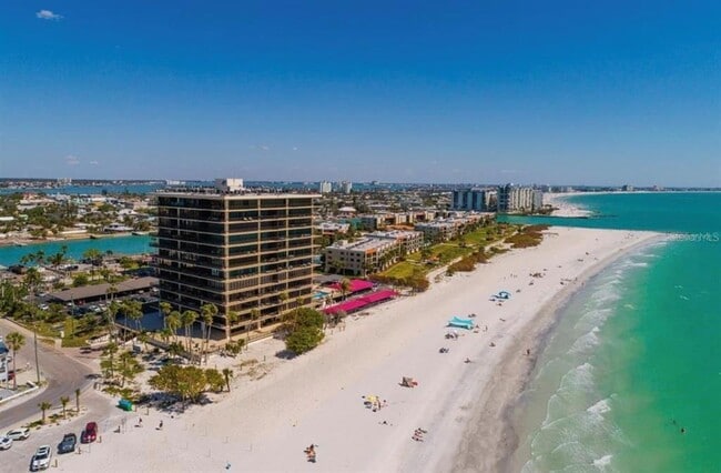 Building Photo - 7600 Bayshore Dr Unit 205