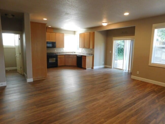 Photo - 4Bd/2.5Ba Two Story House - Available to V...