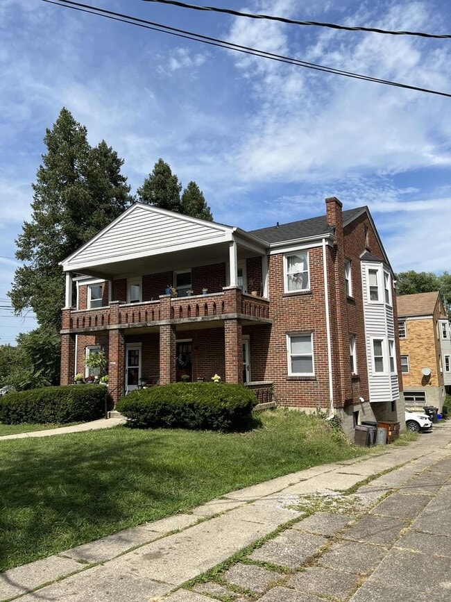 Building Photo - 2214 Memorial Pkwy Unit 2214 Memorial Pkwy 2