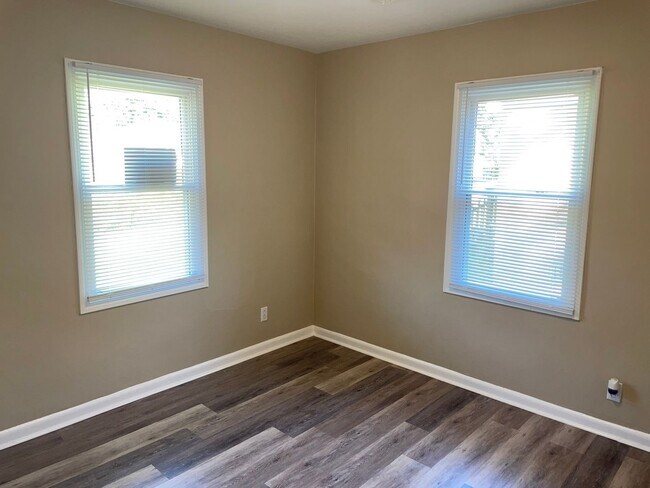 Photo - Newly Renovated 2 Bedroom Home in Washingt...