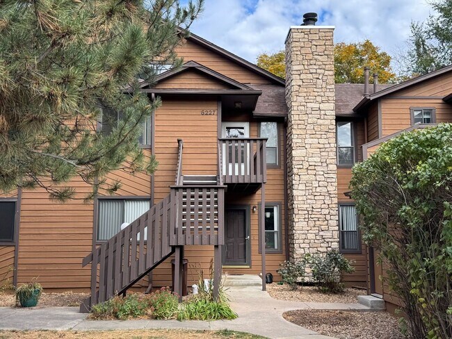 Photo - Open and bright top floor 2BD/2BA Condo wi...