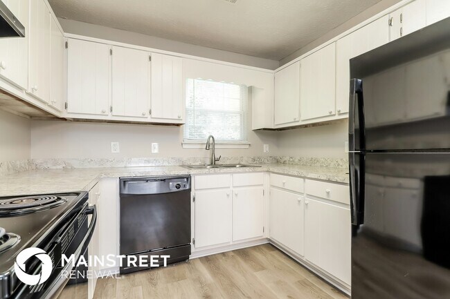 Photo - 65 White Oak Dr