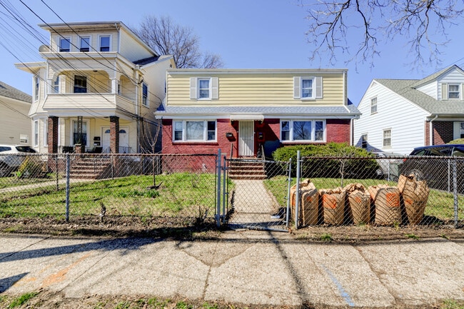 Building Photo - 245 Orange Ave Unit # 1