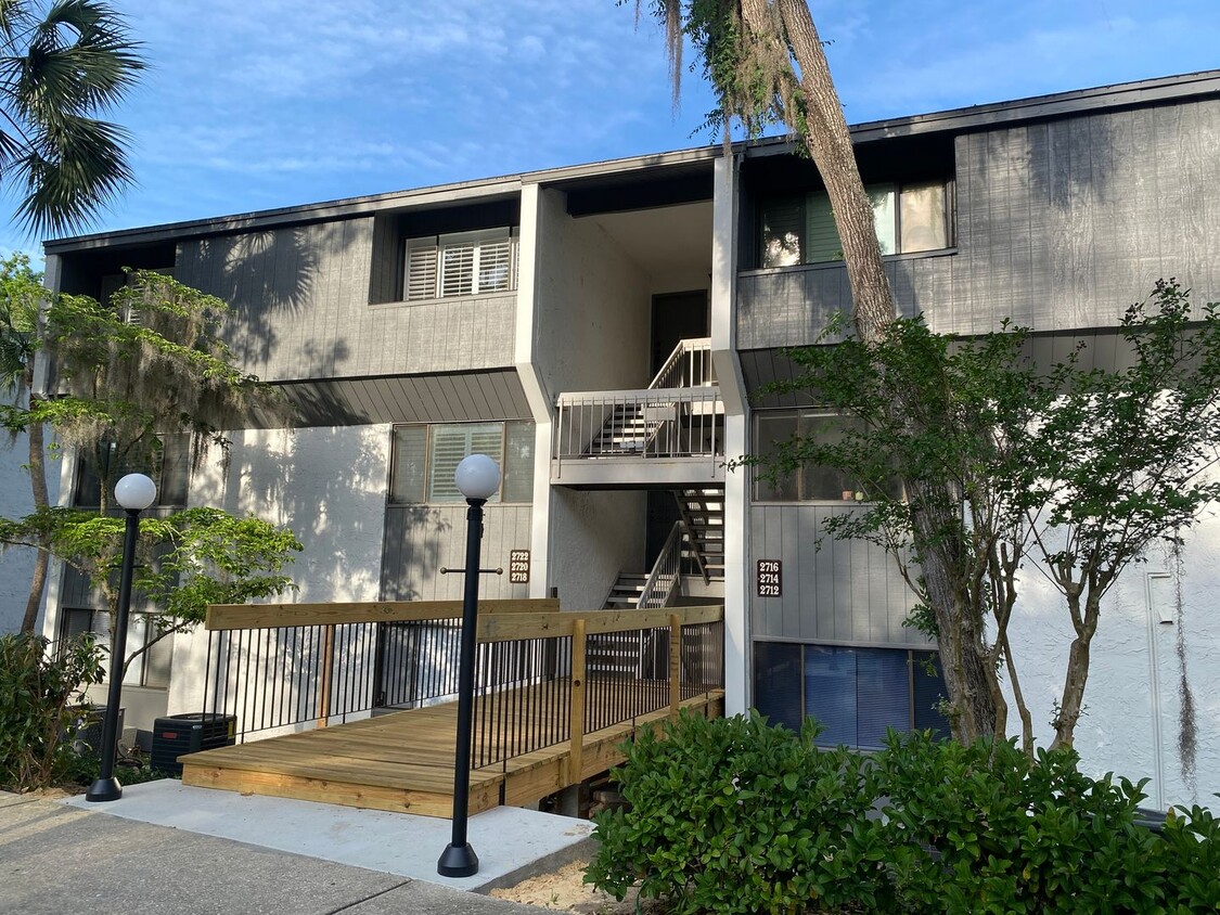 Beautiful Lakefront Condo! - Beautiful Lakefront Condo!