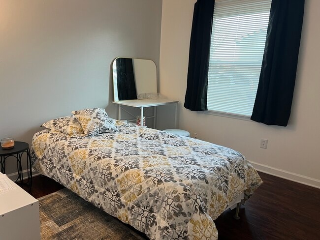 Side A Room 2 - 589 Eureka Springs Dr