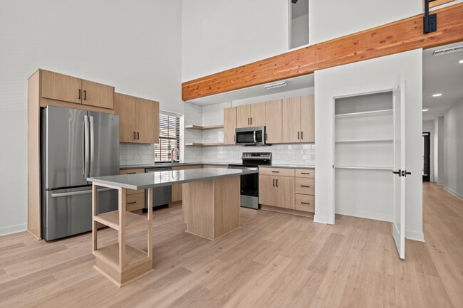 Photo - 3009 N Oak Trafficway