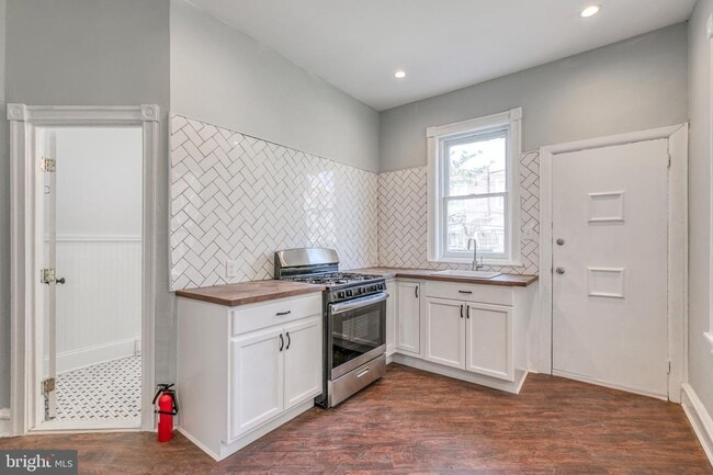 Photo - 5009 Catharine St
