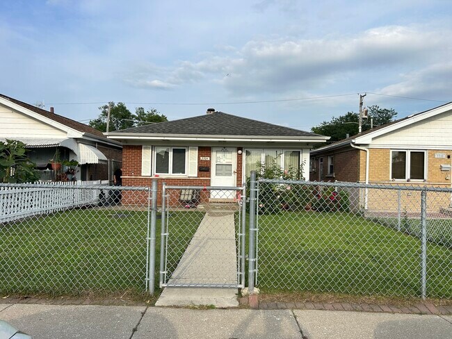 Photo - 7729 Central Ave