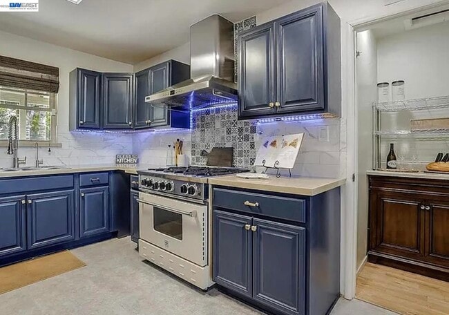 Photo - 632 Shaddick Dr