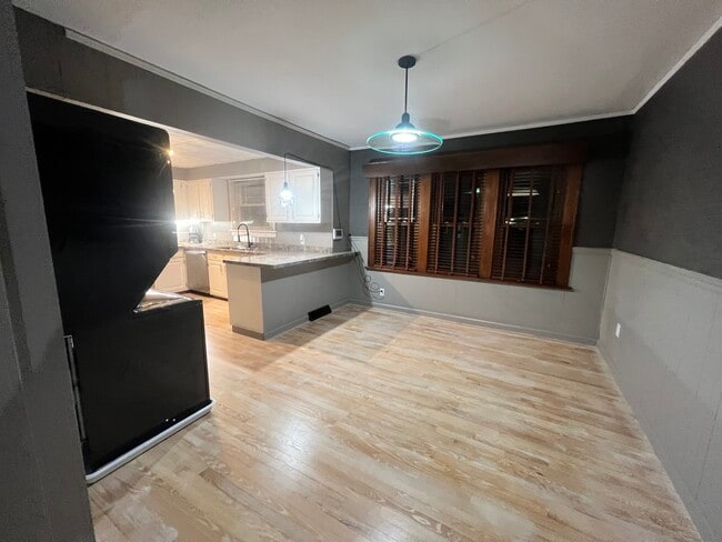Photo - 205 W Chestnut St Unit College student/staff rental