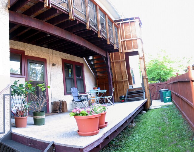 Back deck - 707 W 44th St Unit 2