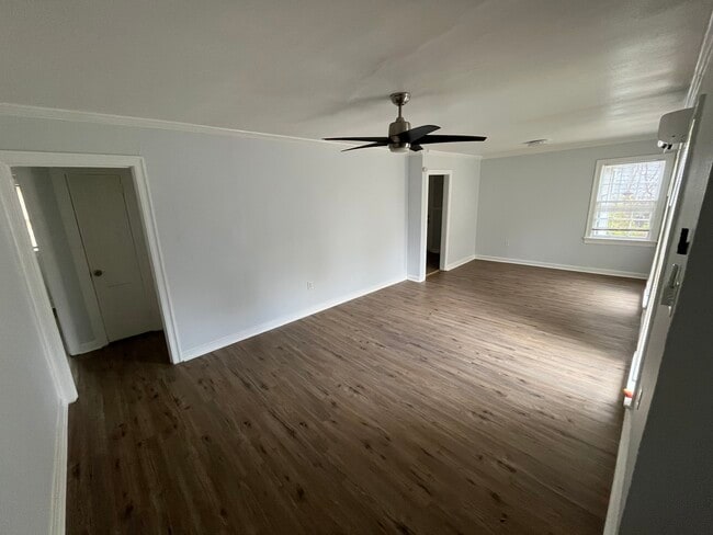 Photo - 521 Launcelot Rd