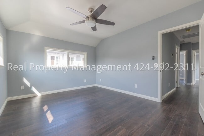 Building Photo - 1354 E 23rd St