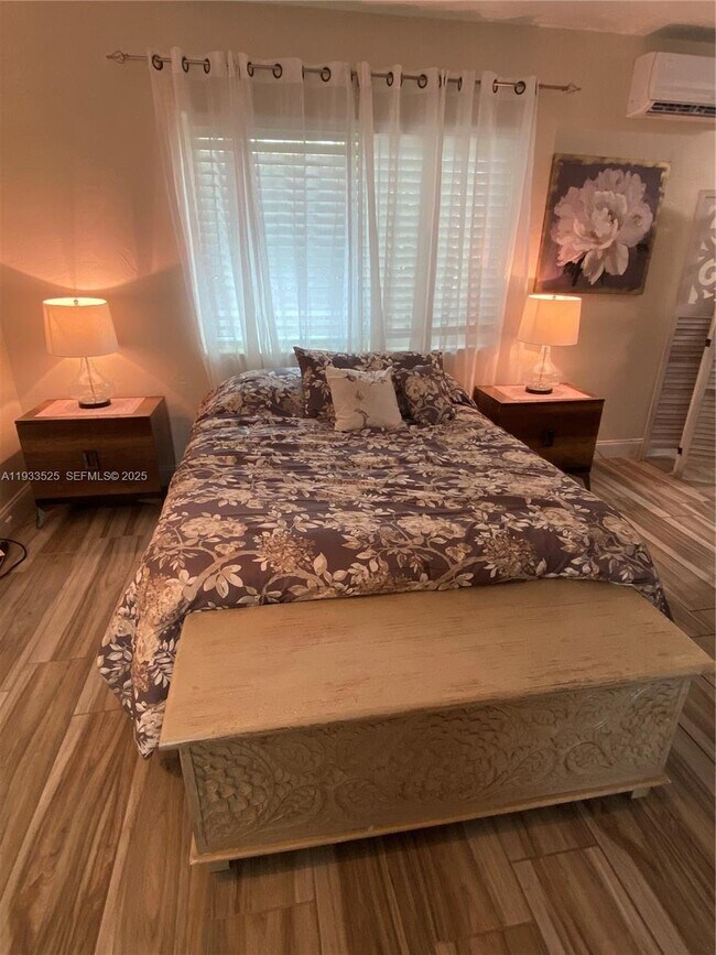 Building Photo - 326 Roosevelt St Unit 5