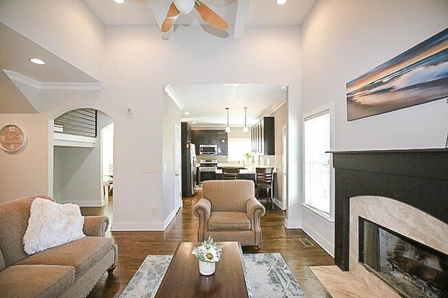 Photo - 1285 Martin St SE