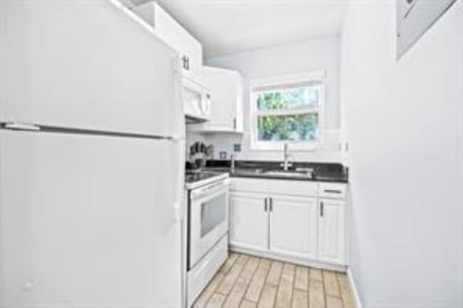 Photo - 1900 NE 8th Ct Unit 104