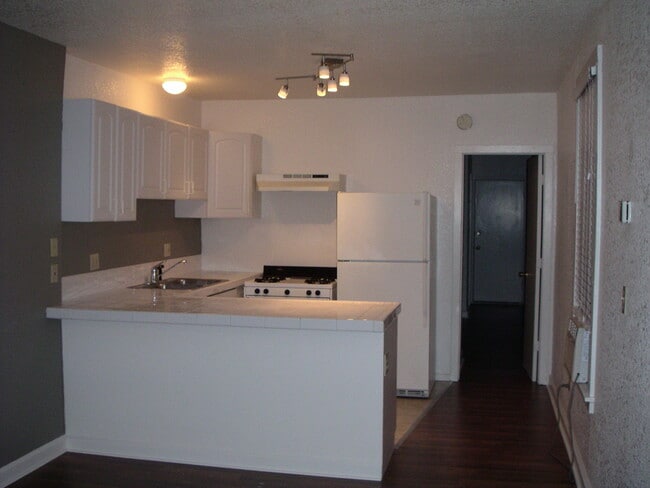 Building Photo - 1418 E St Unit C