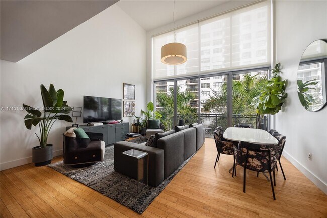 6000 Collins Ave