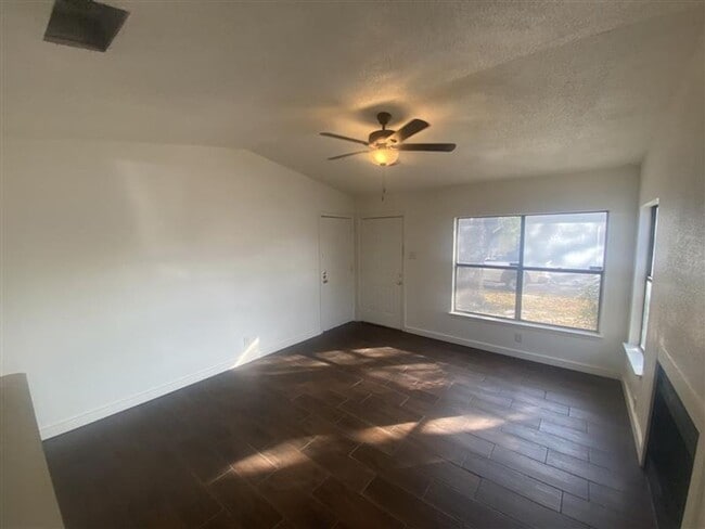 Photo - Spacious 3/2 duplex with a garage