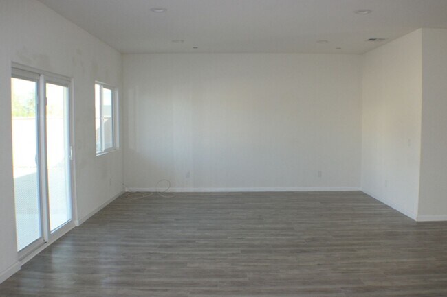 7820 Bay Ave