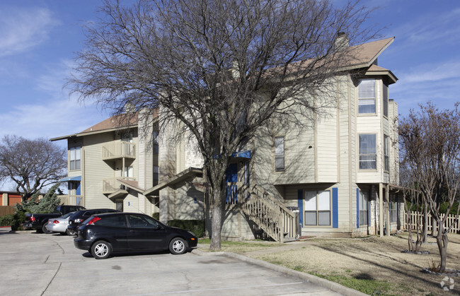 Building Photo - Cedar Station Rental