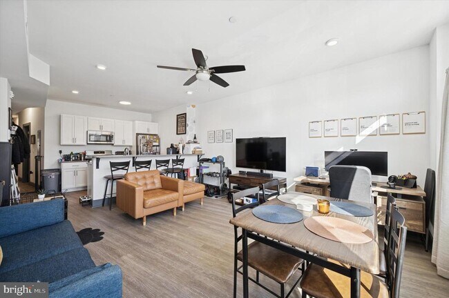 Photo - 124 Levering St Unit 2B