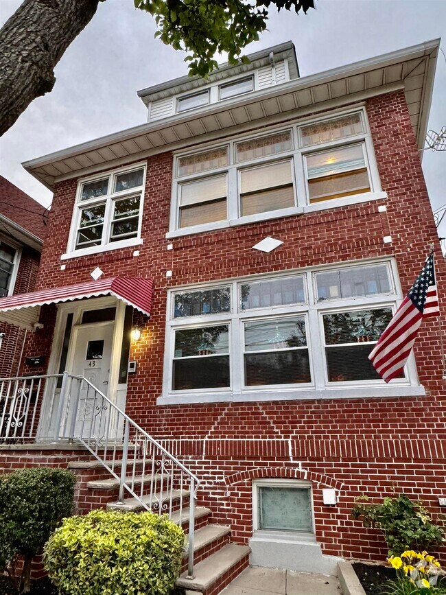 Building Photo - 43 W 41st St Unit 2 Rental