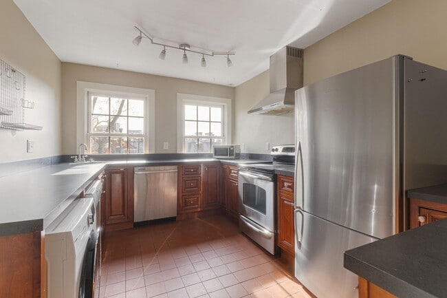14 Chestnut St Unit 4